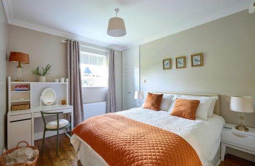 County Meath Casa | Fox House Sleeps 8 w Parking 5 min to Kilmessan