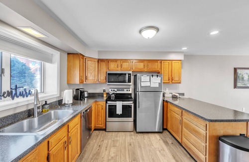 North Creek Casa | Fox Lair 29l - Cozy End Unit With Mountain Views 2 Bedroom Townhouse by The Summit at Gore Mountain