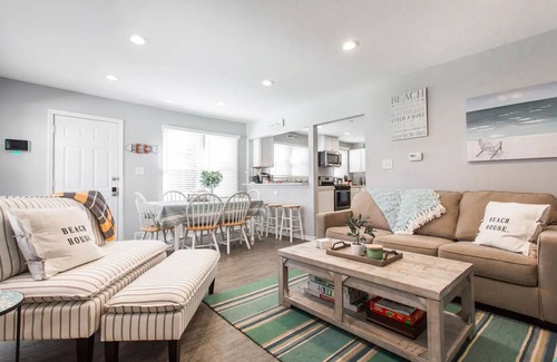 Fox Lake Casa | Fox Lake "Funcation" ★ 3 King Beds ★ Chain O Lakes