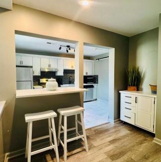 St. Charles Apartamento | Fox Loft Above the Bars Below the Stars