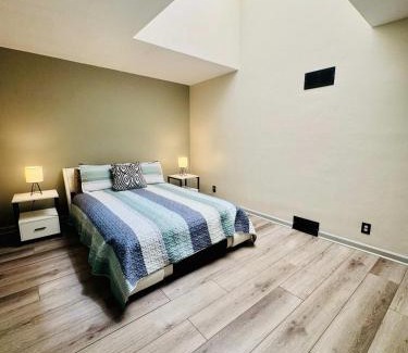 St. Charles Apartamento | Fox Loft Above the Bars Below the Stars