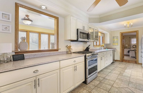 McHenry Casa | Gran y hermoso río Fox / Chain of Lakes Waterfront Home