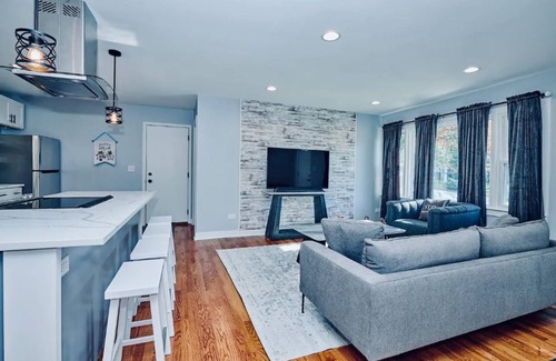 St. Charles Casa | Fox Valley Farmhouse Overlooking The Fox River!