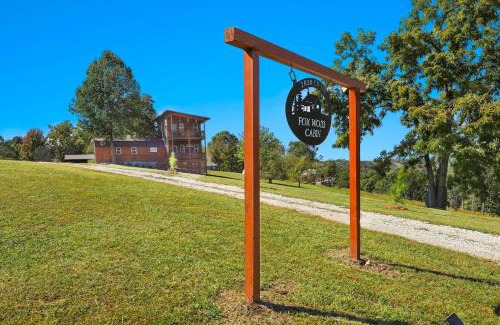 Eureka Springs Casa | Fox Wood Cabin, Hot Tub, Mountain Views