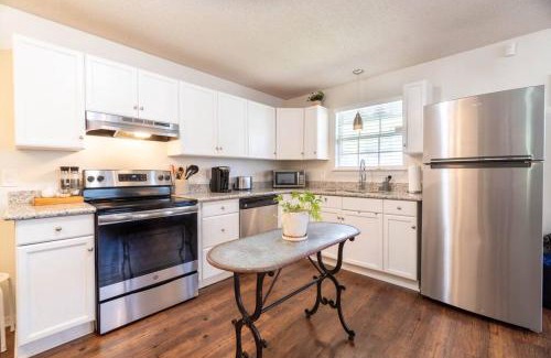 Downtown Casa | Foxden, Walk to Downtown Festivals and Events!