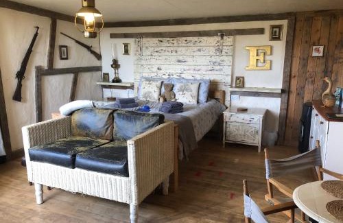 Wrangaton Casa | FoxesDen, Unique Eco Cabin, Dartmoor views