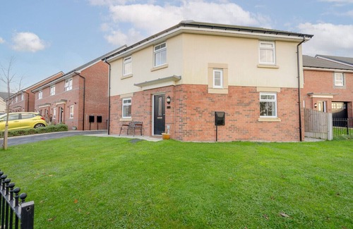 Longridge Casa | Foxglove Haven | 3-Bed Detached | Large Garden |Drive