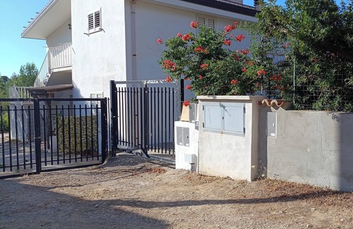 Tertenia Apartamento | Foximanna en el piso norte de una villa rodeada de vegetación frente al mar