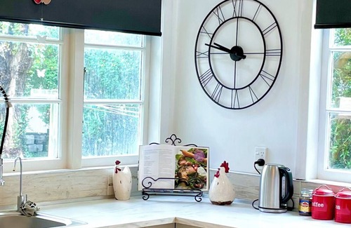 Foxton Casa | Foxton Rose Haven Retreat nestled amidst nature's embrace whispers of the trees
