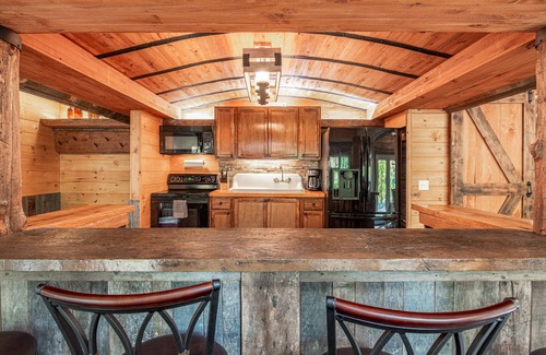 Zirconia Cabina | Foxwood Cabin / Hot Tub, Wifi, Pet Friendly, Easy Access