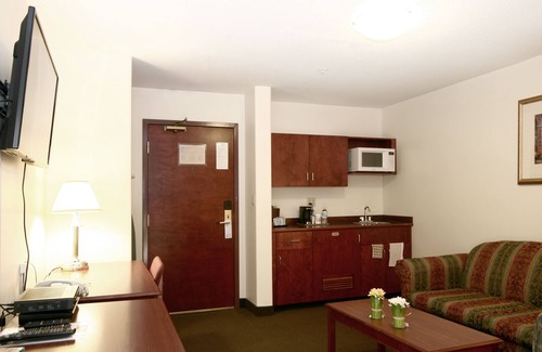 Drayton Valley Hotel | Foxwood Inn & Suites