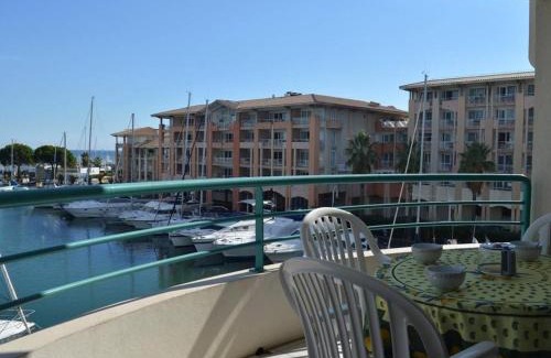 Frejus Port Apartamento | Fréjus: Appt 2P, 5 pers, Piscine, Plage à 150m, Parking, Animaux OK - FR-1-226A-357