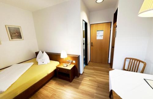 Graz-Straßgang Casa | Frühstückspension Meyer, Familie Orthacker
