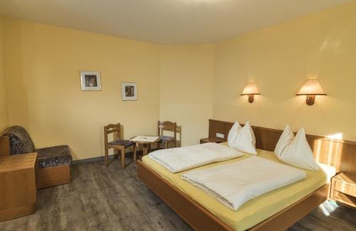 Graz-Straßgang Casa | Frühstückspension Meyer, Familie Orthacker