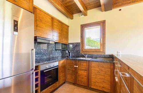 Angoustrine Casa | Family friendly in a Quaint Village + Lovely Views