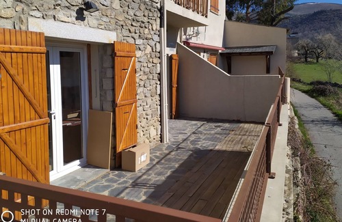 Angoustrine Apartamento | Apartamento en Agoustrine, Llivia, con vistas la rio.