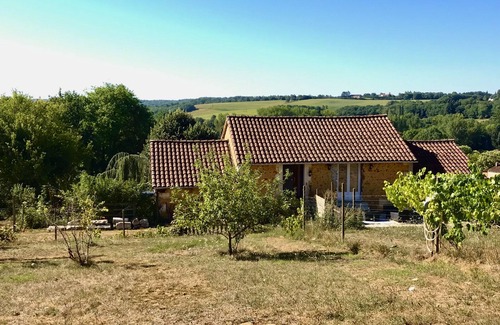 Javerlhac-et-la-Chapelle-St-Robert Casa | La Libellule is a one bedroom barn with a sofa bed in the lounge