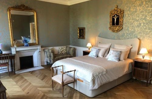 Javerlhac-et-la-Chapelle-St-Robert Cama Y Desayuno | château de Puymoger