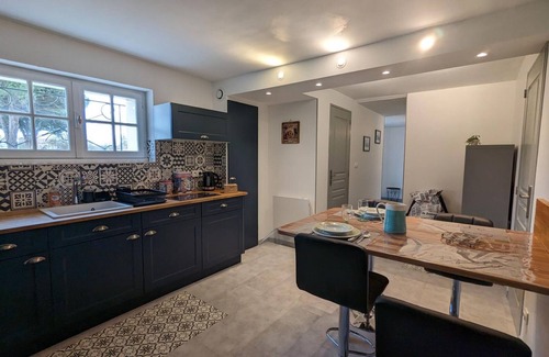 La Rochefoucauld Cabaña | Acogedor gîte con jardín privado, cerca del castillo y chocolaterías, ideal para familias.