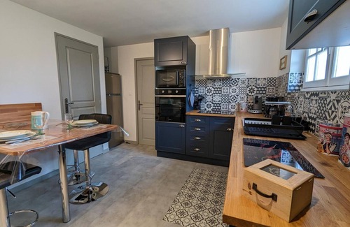 La Rochefoucauld Cabaña | Acogedor gîte con jardín privado, cerca del castillo y chocolaterías, ideal para familias.