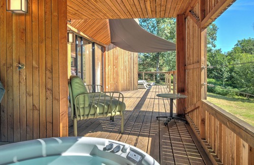 Saint-Felix-de-Reillac-et-Mortemart Casa | Lodge Grand Air – Jacuzzi Privado, Vista al Golf y Estancia Natural de Alta Gama