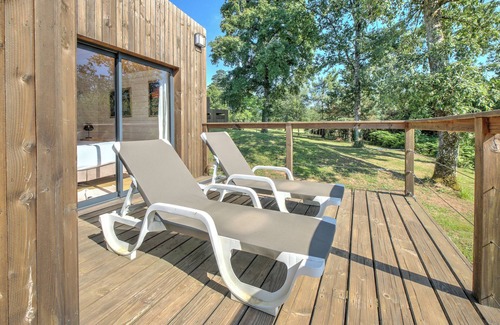 Saint-Felix-de-Reillac-et-Mortemart Casa | Lodge Grand Air – Jacuzzi Privado, Vista al Golf y Estancia Natural de Alta Gama