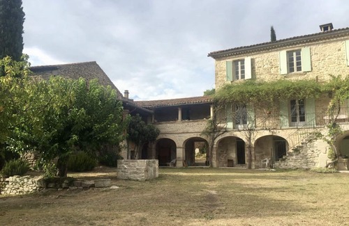 Saint-Jean-de-Maruejols-et-Avejan Cabaña | LE NEFLIER Mas des Trois Citernes - Casa rural para 4 personas