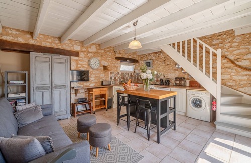Sainte-Eulalie-d'Eymet Apartamento | Beautiful pigeonnier tower gite in rural french setting with pool. Very peaceful