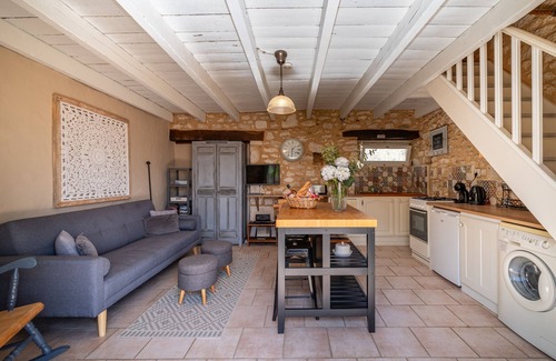 Sainte-Eulalie-d'Eymet Apartamento | Beautiful pigeonnier tower gite in rural french setting with pool. Very peaceful