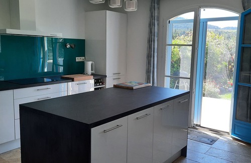 Saint-Laurent-de-la-Cabrerisse Villa | Despierta en una villa francesa rodeada de viñedos y bellos paisajes