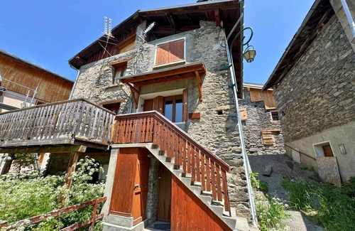 Praranger Apartamento | Casa típica renovada en Praranger con terraza y wifi