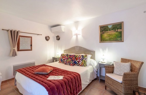 Sainte-Colombe-de-la-Commanderie Cama Y Desayuno | Casa de huéspedes 'Oranger Chambre Double Vue Jardin' con jardín compartido y aire acondicionado