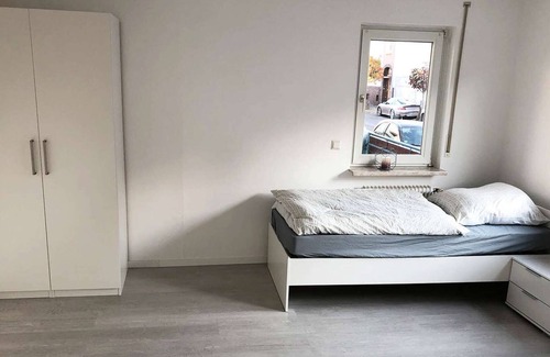 Egelsbach Apartamento | FR04 holiday apartment with satellite TV, kitchen & WiFi