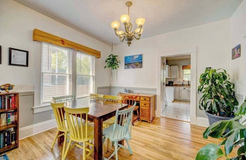 Sheridan Casa | Frackelton Getaway | Fire Pit, Charming & Cozy Retreat