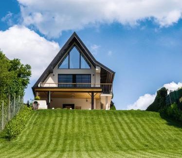 Lopatinec Casa | Franc Holiday House With a Spacious Terrace, Hot Tub And Sauna