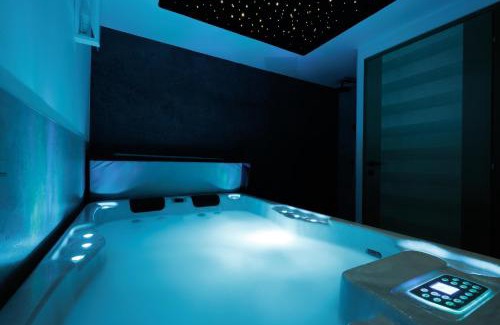 Lopatinec Casa | Franc Holiday House With a Spacious Terrace, Hot Tub And Sauna