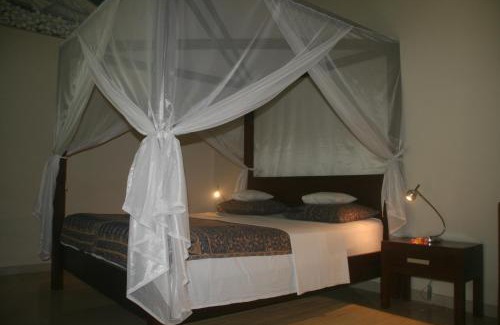 Lovina Casa | Frangipani Beach Hotel