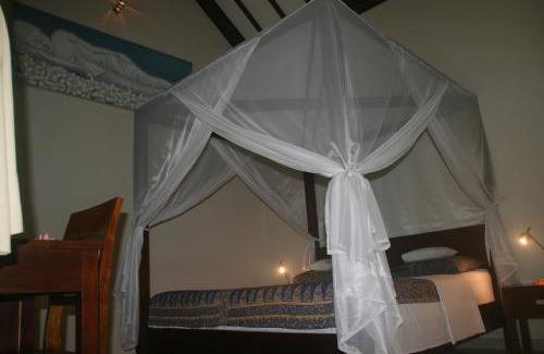 Lovina Casa | Frangipani Beach Hotel