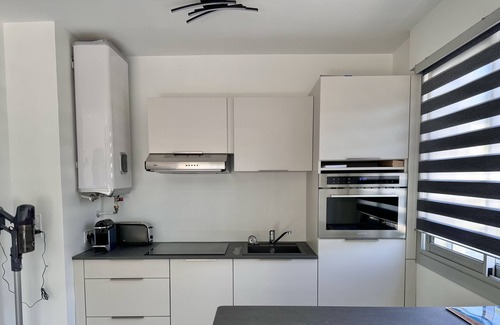 Carqueiranne Apartamento | Frangipani - Carqueiranne harbour and beaches