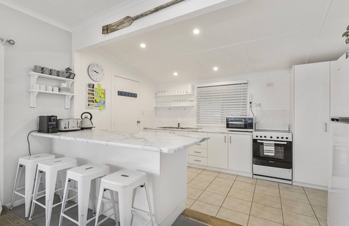 North Haven Cabaña | Frangipani Cottage - walk to river, beach, eateries