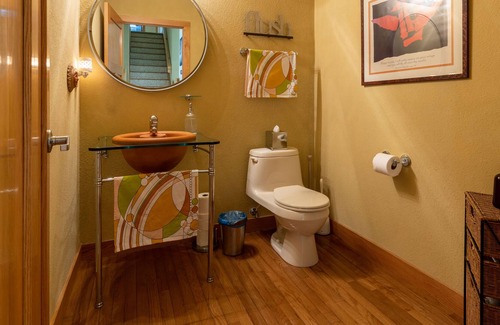 Brookfield Casa | Frank Lloyd Wright-inspired stay minutes from MKE