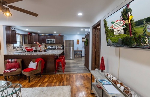 Birch Run Township Casa | Frankenmuth XMAS Wonderland! | HotTub OPEN| PetsOK