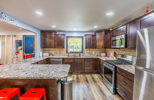 Birch Run Township Casa | Frankenmuth XMAS Wonderland! | HotTub OPEN| PetsOK