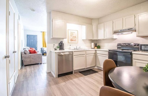 Lubbock Casa | Frankford Townhomes "A" - Central/Garage/Sleeps 4