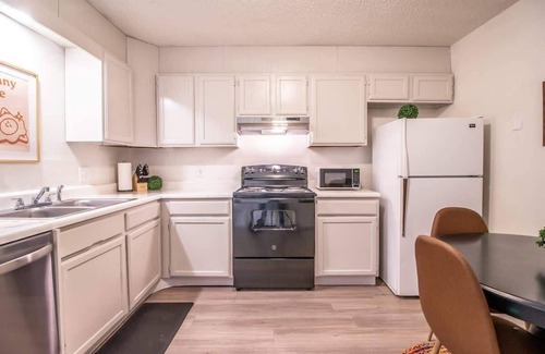Lubbock Casa | Frankford Townhomes "A" - Central/Garage/Sleeps 4