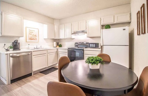 Lubbock Casa | Frankford Townhomes "A" - Central/Garage/Sleeps 4