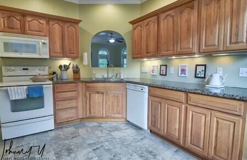 Frankfort Casa | Frankfort Farmhouse | pickleBARn
