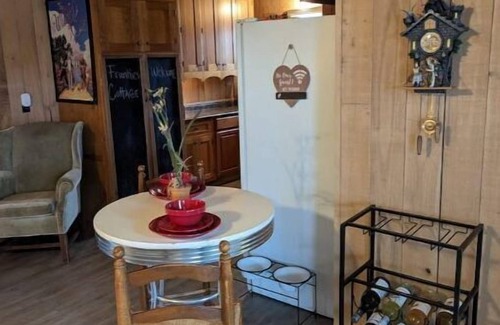 Decaturville Cabaña | Frankie's Cottage