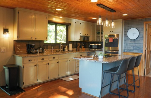 Franklin Casa | Franklin A-Frame with Hot Tub and Mountain Views - NEW TO VRBO!