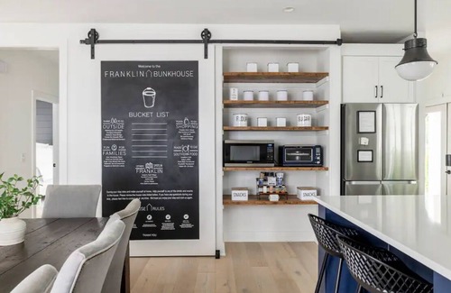 Franklin Casa | Franklin Bunkhouse- New Home in Historic Franklin